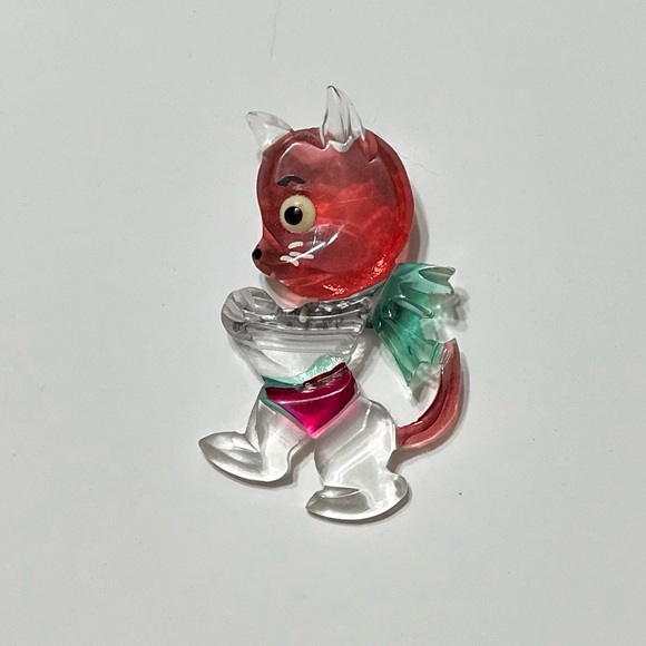 Whimsical lucite cat pin - Picture 4 of 5